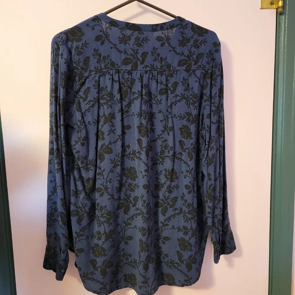 Old Navy Long Sleeve Floral Tunic. - Picture 2 of 4